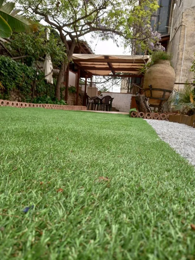 Taormina Garden Villa 0*,